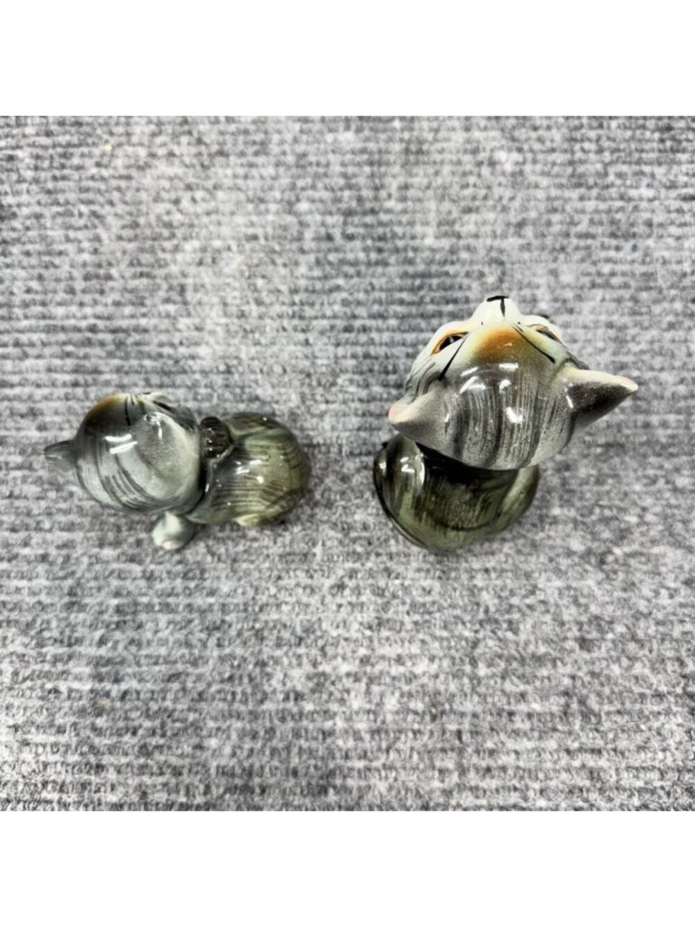 Vintage Cat Kitten Figurine Pair Japan Ceramic Gray Tabby Scratching Face Glazed - Picture 3 of 10